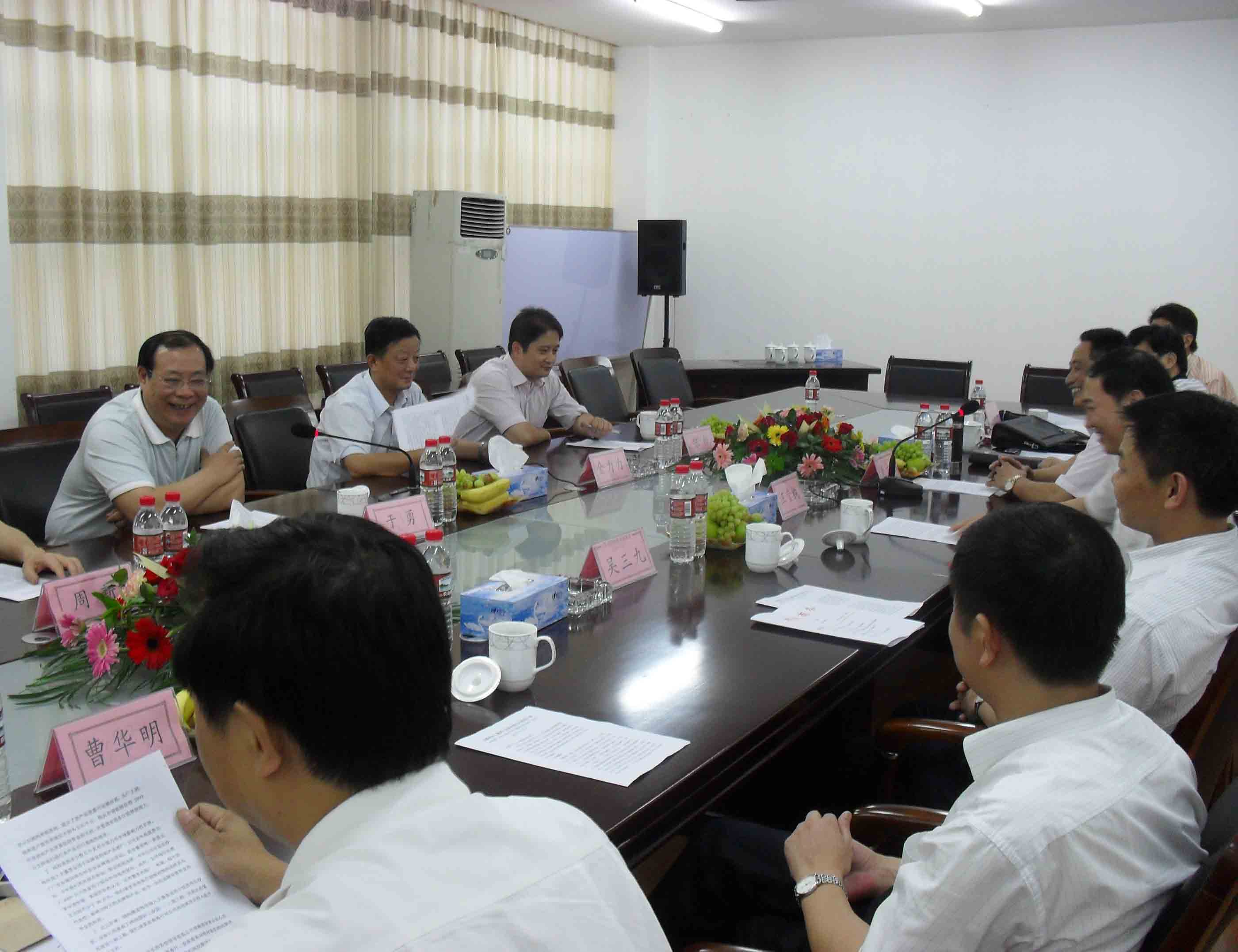 省商務(wù)廳于廳長檢查指導(dǎo)鴻潤集團(tuán)