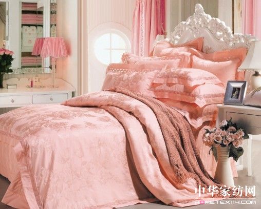 金融危機(jī)下南方寢飾的“思”與“動(dòng)”