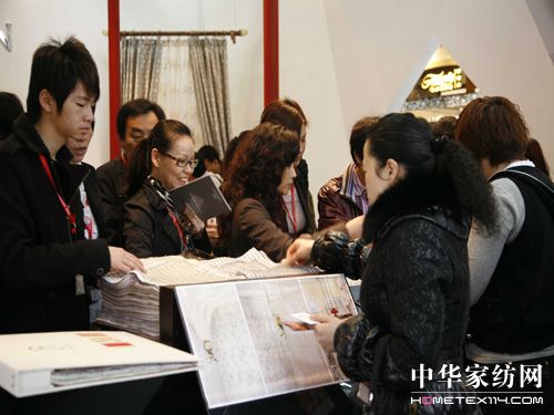 ���ڲ�ˇչ׌��չ�̝M��֮���H����