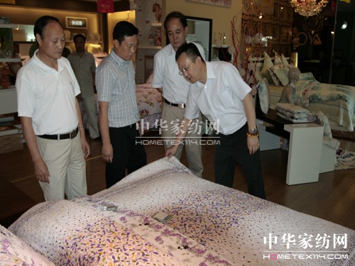 楊兆華蒞臨依諾雅家紡考察