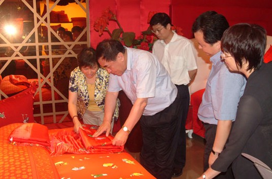 紡織協會副會長王天凱蒞臨堂皇集團指導