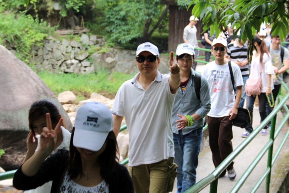 �������M(j��n)���Ӊ�(m��ng)�R�F(tu��n)�(du��)��չһ����Ӗ(x��n)�I(y��ng)֮������{��