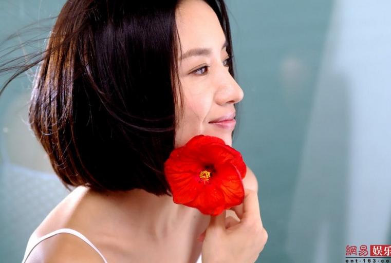 董潔為新歌拍寫真