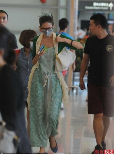 林志玲素顏現(xiàn)身虹橋機(jī)場(chǎng)