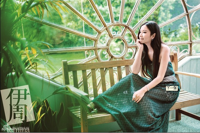 徐靜蕾碎花裙登伊周變身早秋氧氣精靈