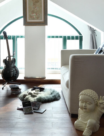 天氣忽冷忽熱用地毯抵御未散的寒氣