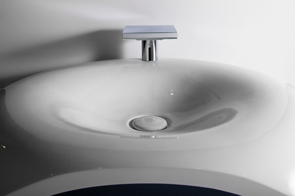 根據(jù)水面波紋設(shè)計(jì)的洗臉盆