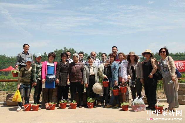 玖久絲綢:桑葚采摘節(jié)圓滿落幕