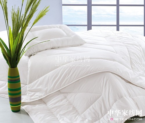 老人睡覺(jué)蓋厚棉被易引起中風(fēng)