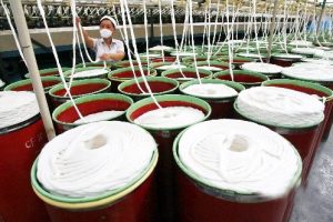 棉紗滑至成本以下 企業處境進退兩難