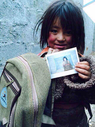 羅萊家紡愛傳西部“被”感溫暖捐贈物資現場報道(1)