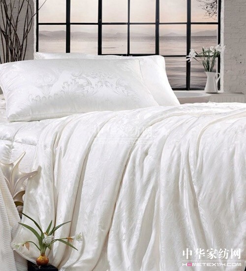 富安娜“致臻雙宮蠶絲被”