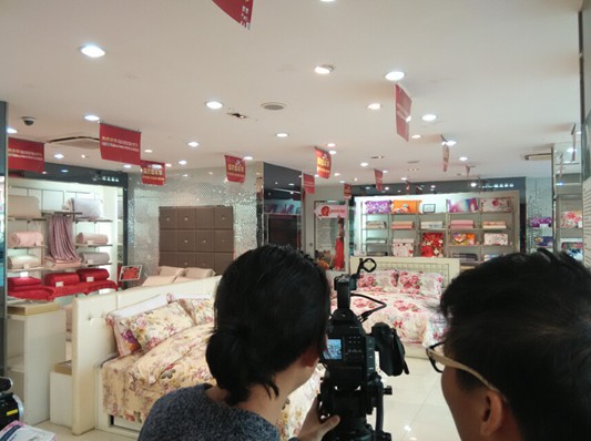 上海《星尚》欄目組走進越龍家紡