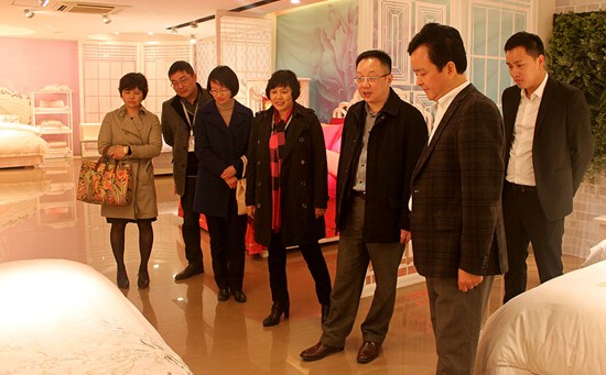 中國家紡行業協會會長楊兆華一行蒞臨堂皇集團視察調研