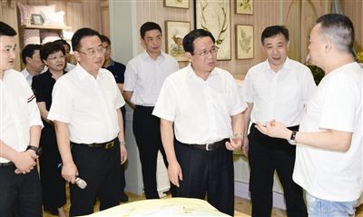 江蘇省委書記一行考察疊石橋國際家紡城