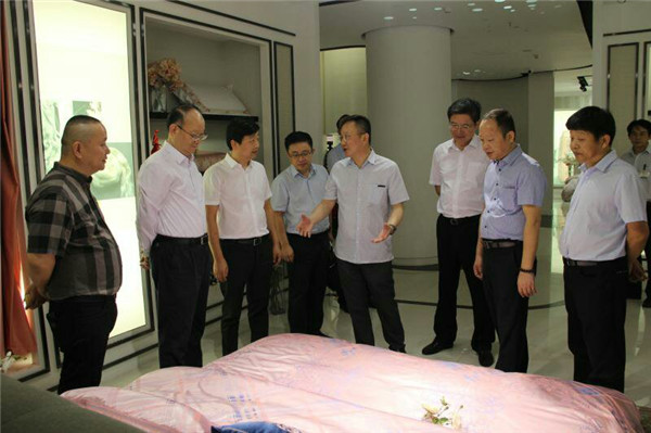 中紡聯(lián)黨委書(shū)記高勇一行實(shí)地走訪南通家紡企業(yè)