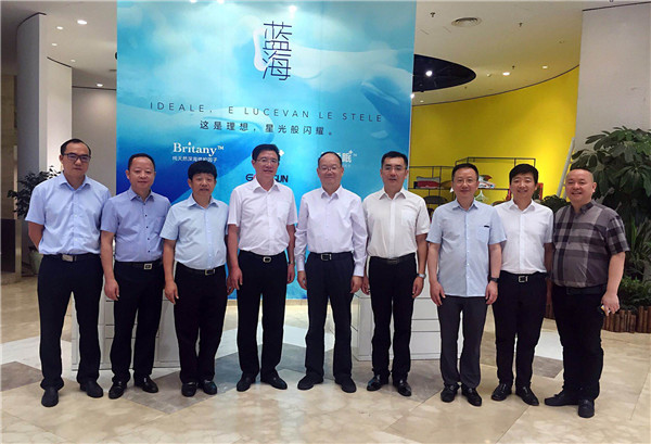 中紡聯(lián)黨委書(shū)記高勇一行實(shí)地走訪南通家紡企業(yè)