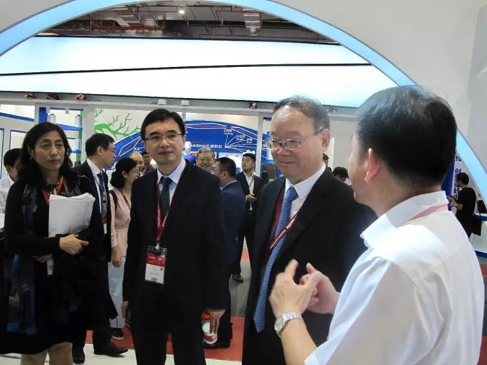 ���@��������L�����м����＾չ���_Ļ