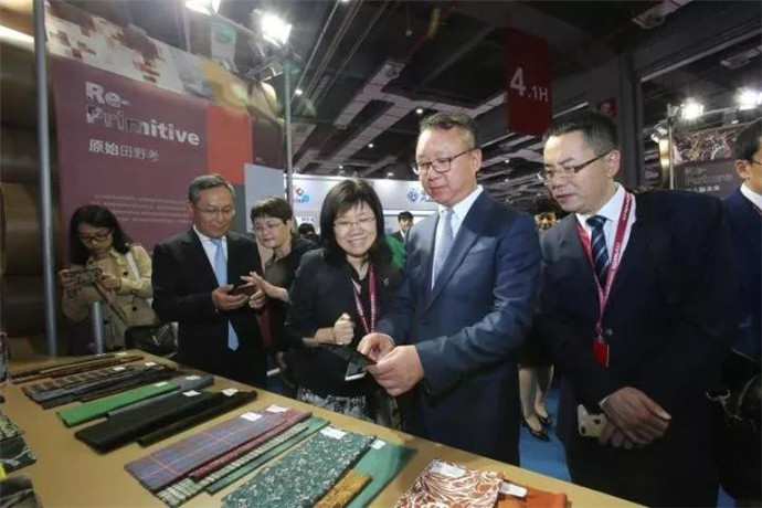 ���@��������L�����м����＾չ���_Ļ