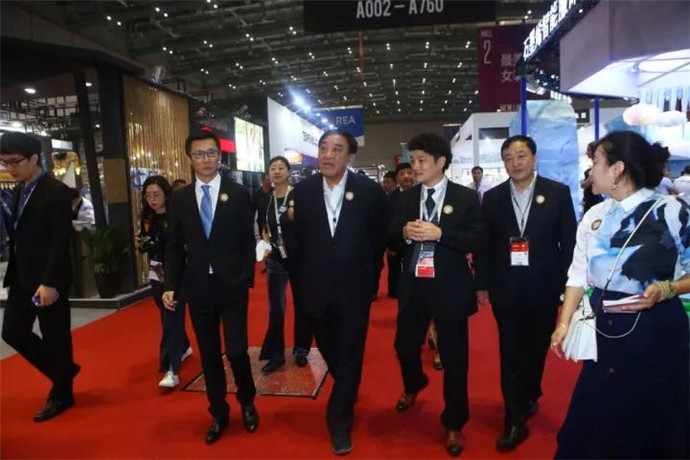 ���@��������L�����м����＾չ���_Ļ