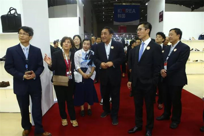 ���@��������L�����м����＾չ���_Ļ