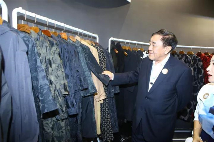 ���@��������L�����м����＾չ���_Ļ