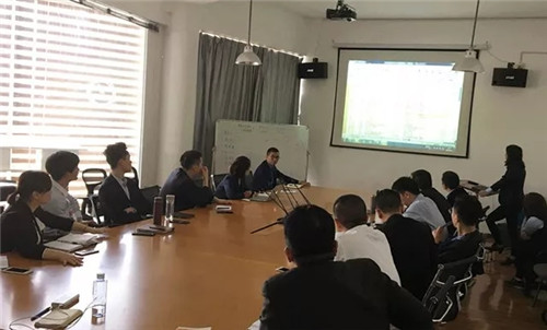 �Pʢ����F����ӨO���澳���ƵZͬ�У�