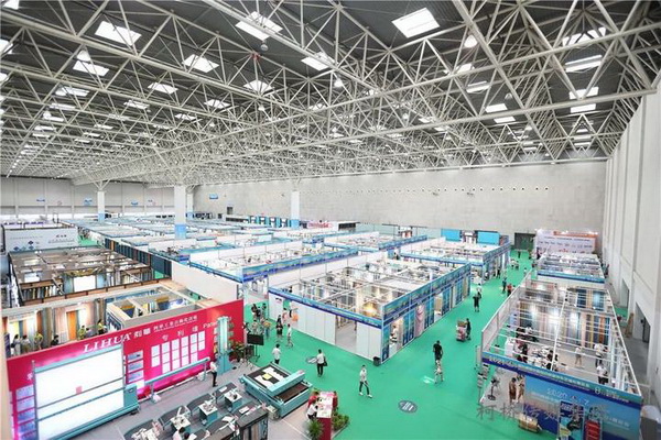 ���ƽz·��ӿƷ�ơ�ӭ�ںϡ�����չ--2020�򴰺���ˇչ�_Ļ