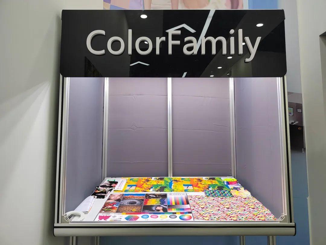 翔彩紡織品數(shù)碼印藝展示中心成功揭幕,現(xiàn)場發(fā)布多款重磅新品