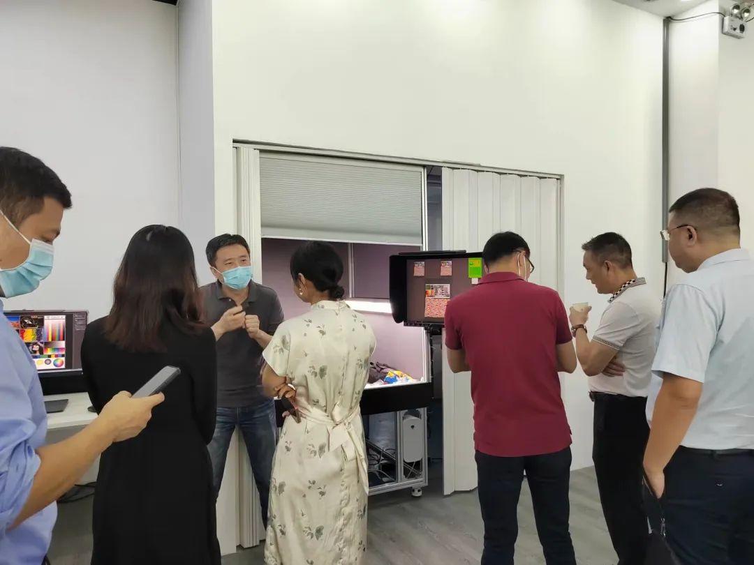 翔彩紡織品數(shù)碼印藝展示中心成功揭幕,現(xiàn)場發(fā)布多款重磅新品